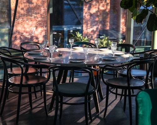 glass-outdoor-dining-table-the-perfect-for-your-patio